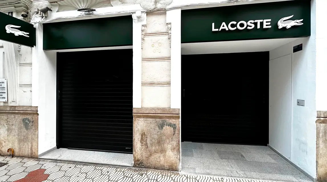 puertas enrollables aluminio lacoste